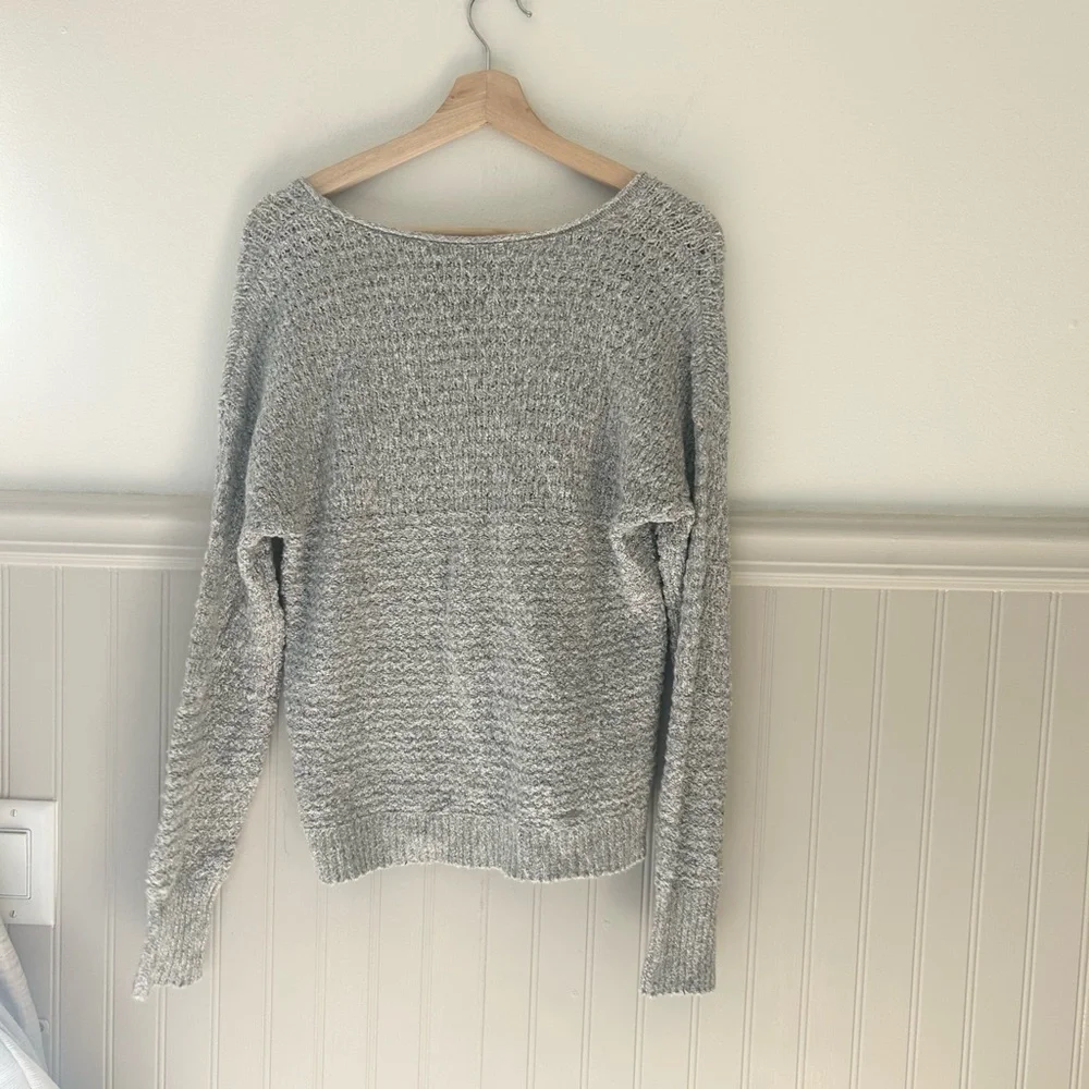 Abercrombie & Fitch Medium Scoop Neck Light Gray Women's Knit Sweater - Picture 4 of 4